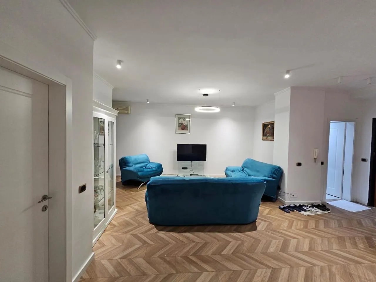 City Center Apartment Redi Tirana 0*,